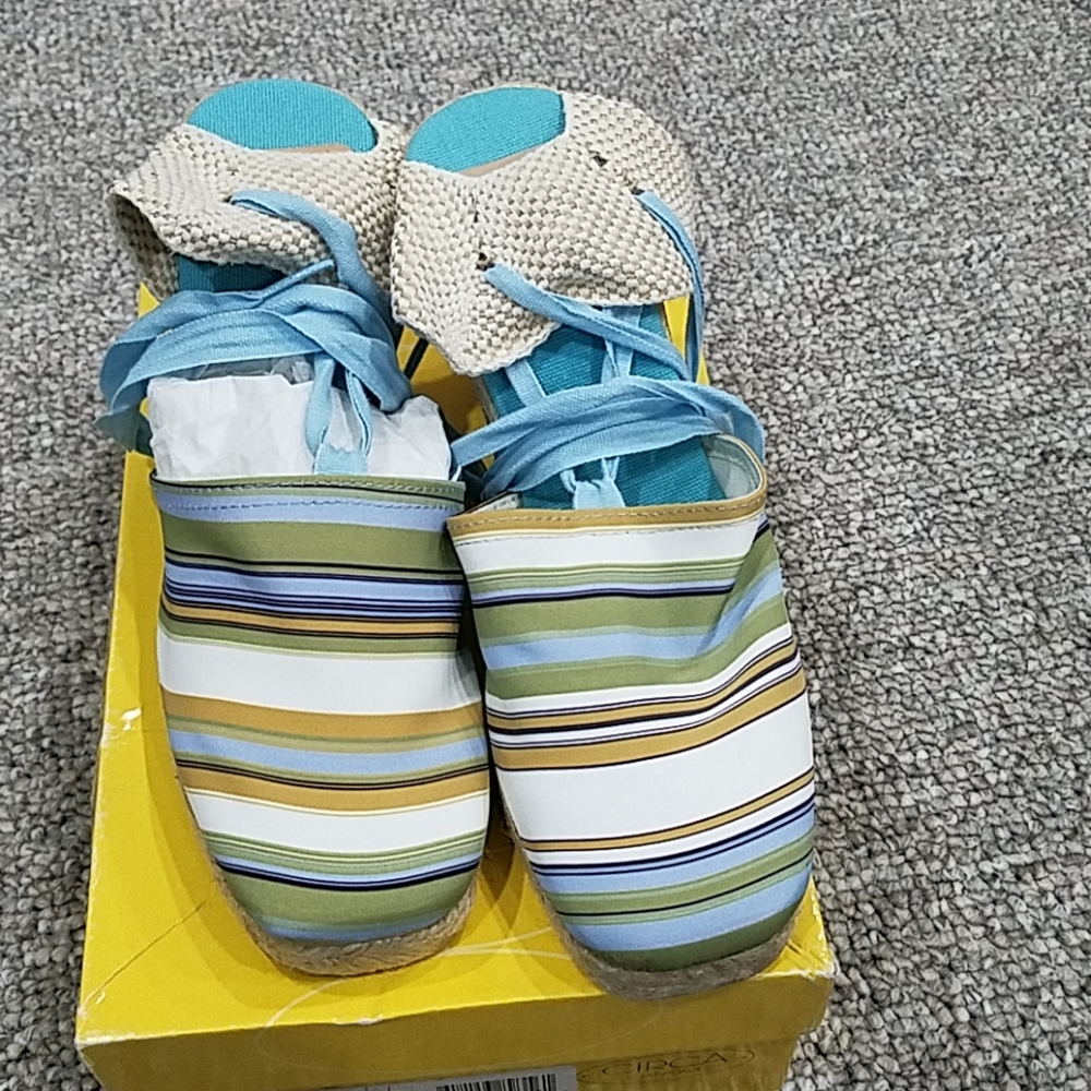 Joan & David Espadrilles - Picture 2 of 4